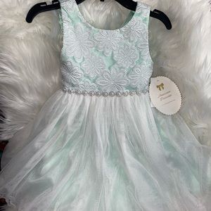 Kids size 5 dress new with tags